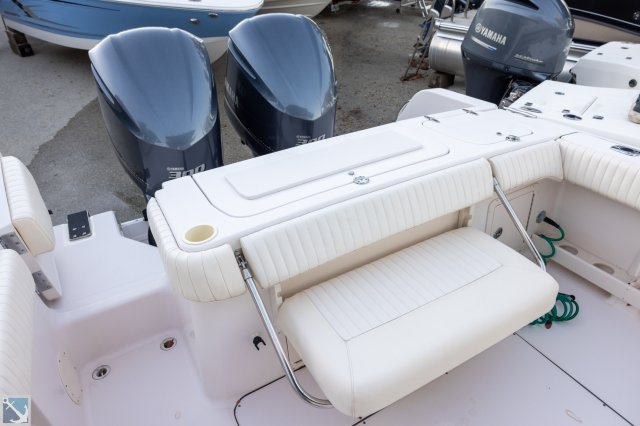 Pre-Owned 2004  powered Power Boat for sale